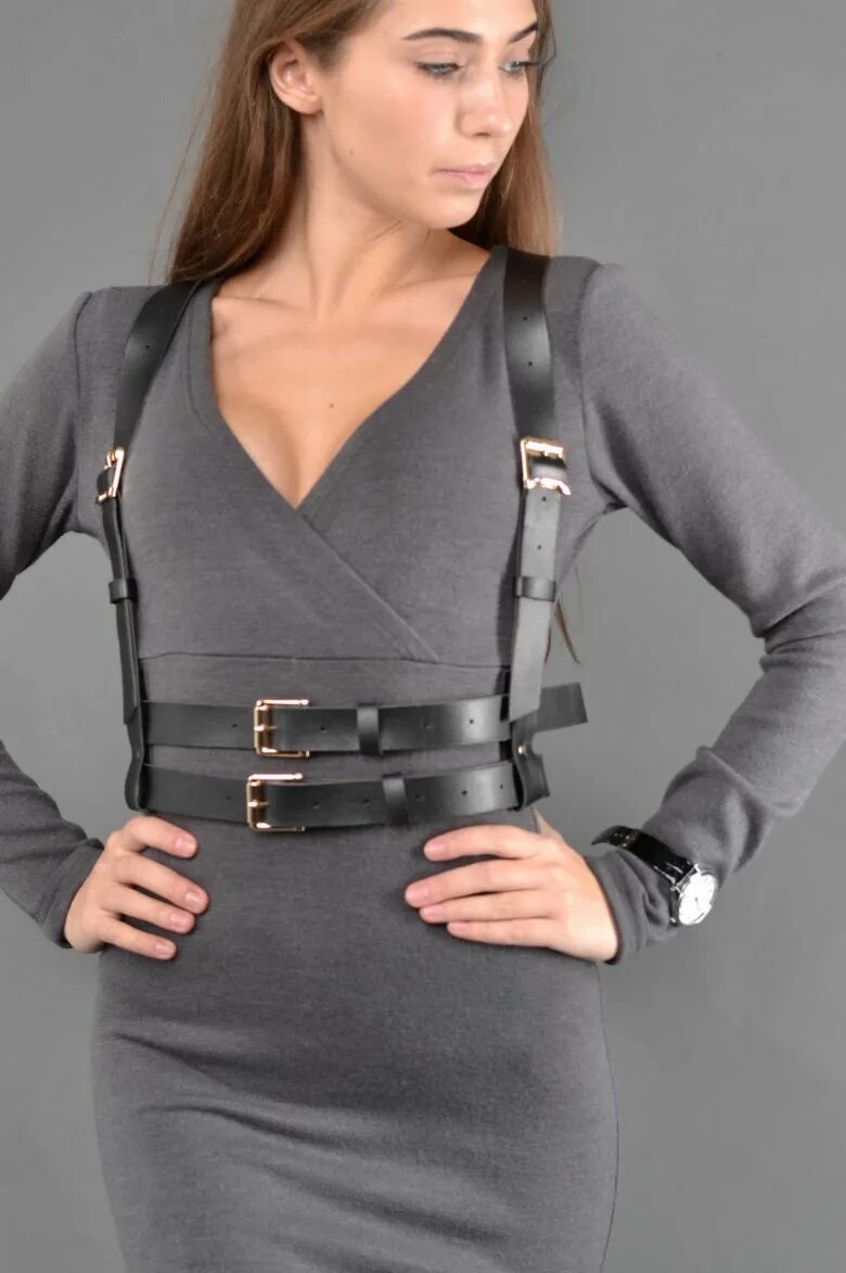 Кожаная портупея. Портупея 2022. Женская кожаная портупея. Портупея женская валберис. Оля кобзарь портупея.