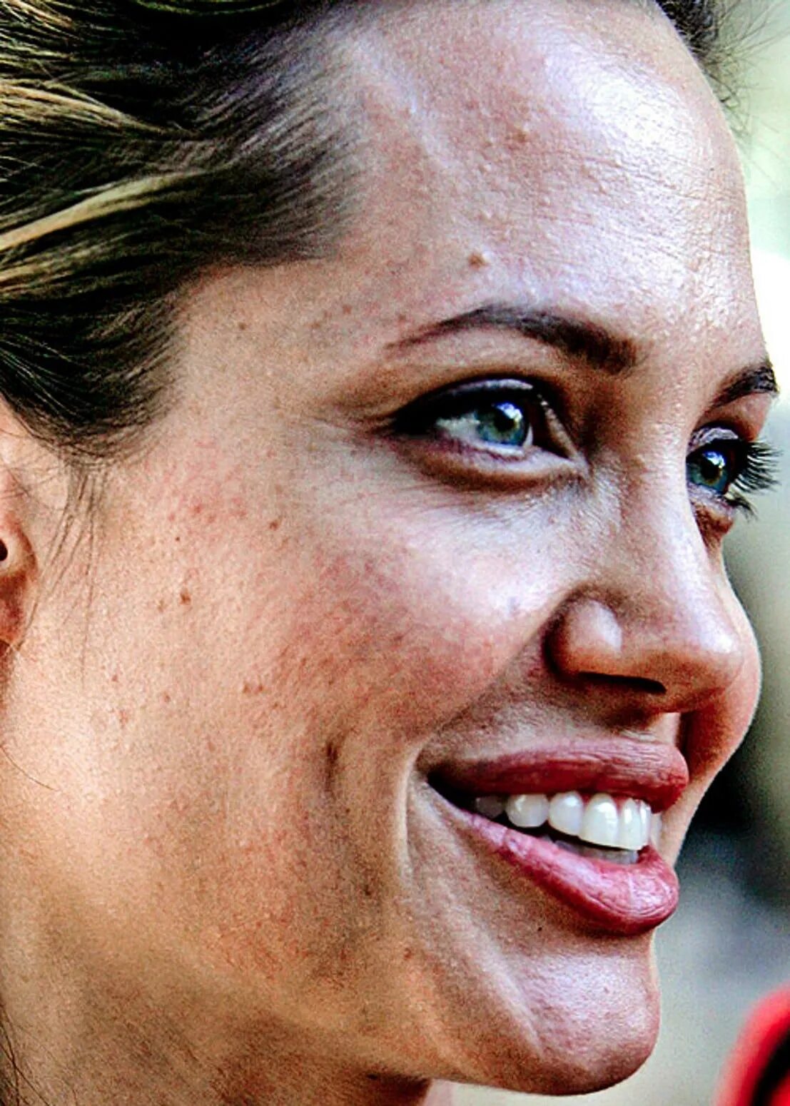 Анджелина Джоли с проблемной кожей. Анджелина Джоли без макияжа. Анджелина Джоли ненакрашенная. Анджелина Джоли без ретуши.