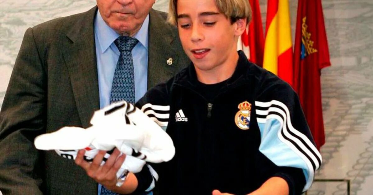 Даниэл алвес барселона. Дани молодой. Томаш алвеш. Даня кашин 2015. Карвахаль футболист в детстве.