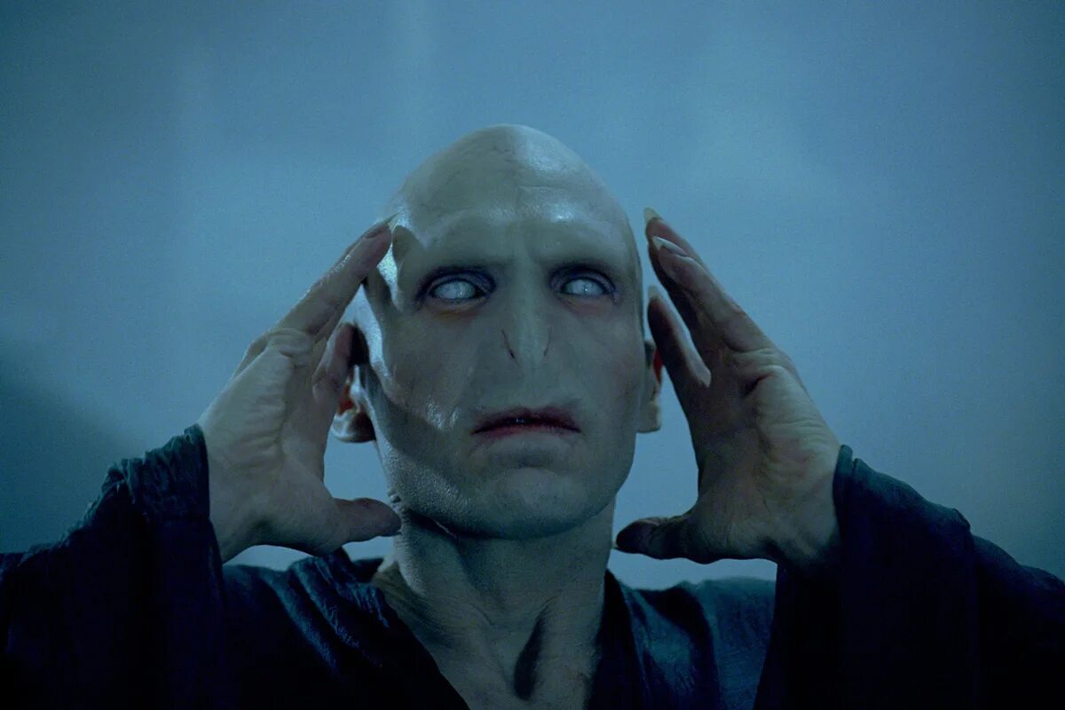 Мулан мультфильм злодей. Волан де морт. Палпатин и вейдер. Как звали главного злодея. Гарри поттер и волан де морт.