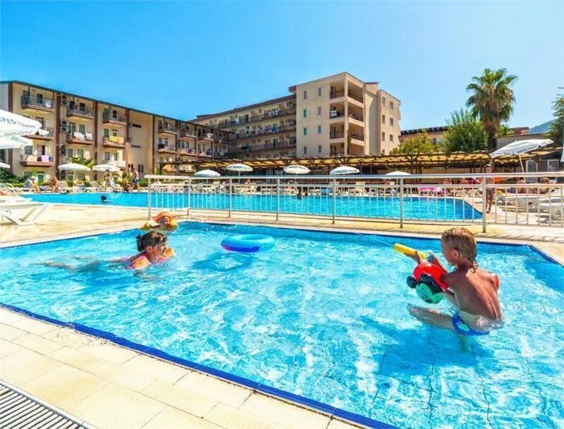 Larissa garden beldibi. Бельдиби кемер турция. Кемер бельдиби гарден парк. Garden park beldibi hotel 4. Garden park beldibi hotel 4.
