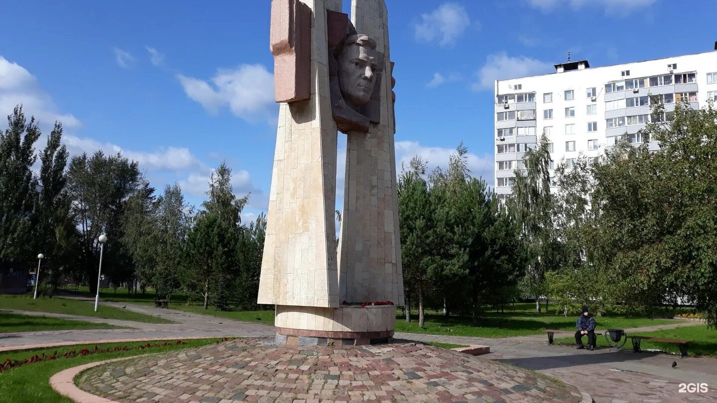 Мемориальный комплекс мусы джалиля набережные челны. Памятник мусе джалилю набережные челны. Муса джалиль памятник. Парк мусы джалиля. Памятник мусе джалилю москва люблино.
