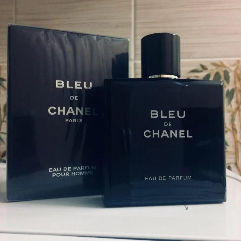 Chanel bleu de chanel 100. Blue de Chanel 100 мл. Туалетная вода Шанель Блю. Мужская туалетная вода Шанель Блю де Шанель. Chanel bleu de Chanel Parfum 2018 духи.