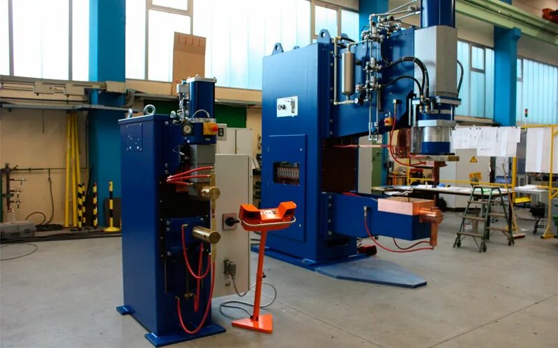 Сварка кузова автомобиля. Сварщик арматурных сеток и каркасов. Контактная сварка. Сварщик на контактных машинах. Сварщик на машинах контактной (прессовой) сварки.