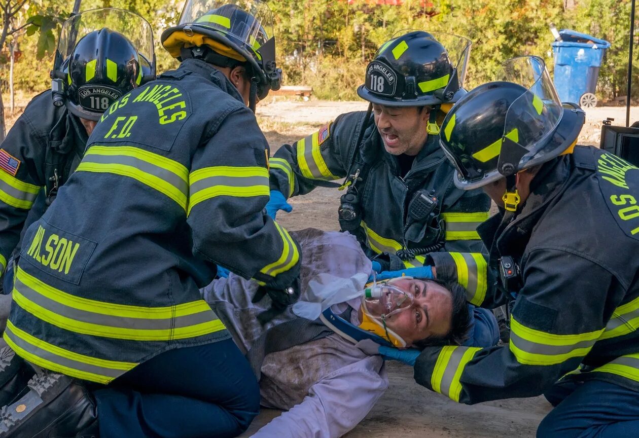Служба спасения первоуральск. Спасатели россии. Форма еддс 112. Оливер старк сериал 911. Служба спасения отзывы.