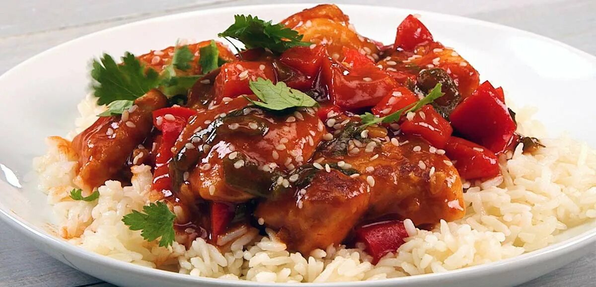 Two dishes. Sweet and Sour Chicken Chinese food. Chicken янгёнг (сладкий). Sweet and Sour Chicken. Китай Home Original Chicken.