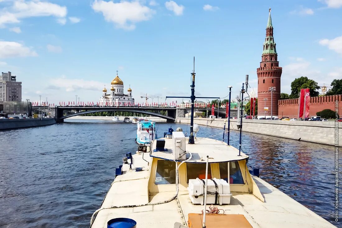 Речной центр москва. Теплоход Москва река. Теплоходная прогулка по Москве реке. Речные прогулки Москва. Реки Москвы.