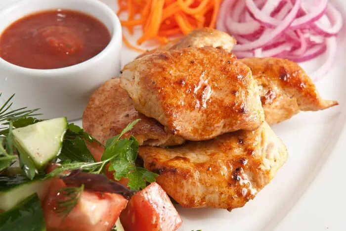Куриное филе на шашлык. Шашлык куриный. шашлык из филе курицы. шашлык из филе бедра курицы. шашлык из филе куриной грудки.