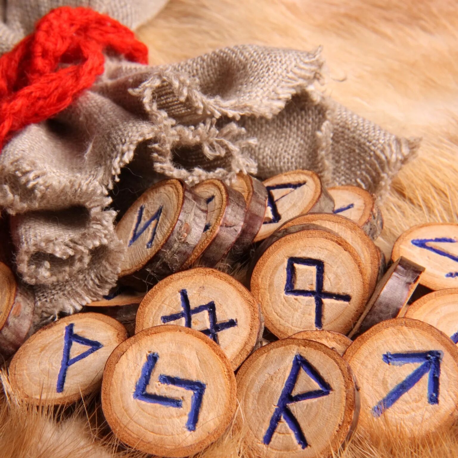 Руны "скандинавские руны". Руны скандинавии. Руны скандинавии. Руны скандинавии. Скандинавская руническая.