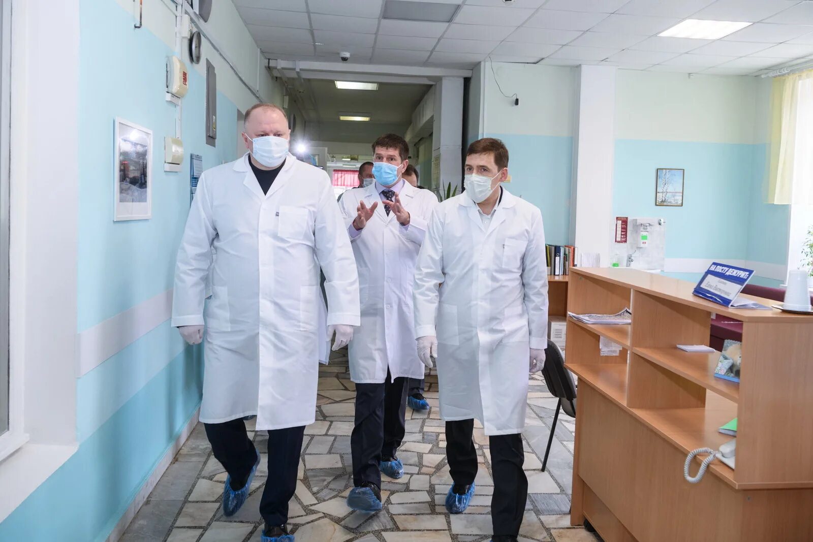 Екатеринбург коронавирус свердловская область. Больница 2 екатеринбург. больницы свердловской области. центральная городская больница екатеринбург. коллектив гкб екатеринбурга.