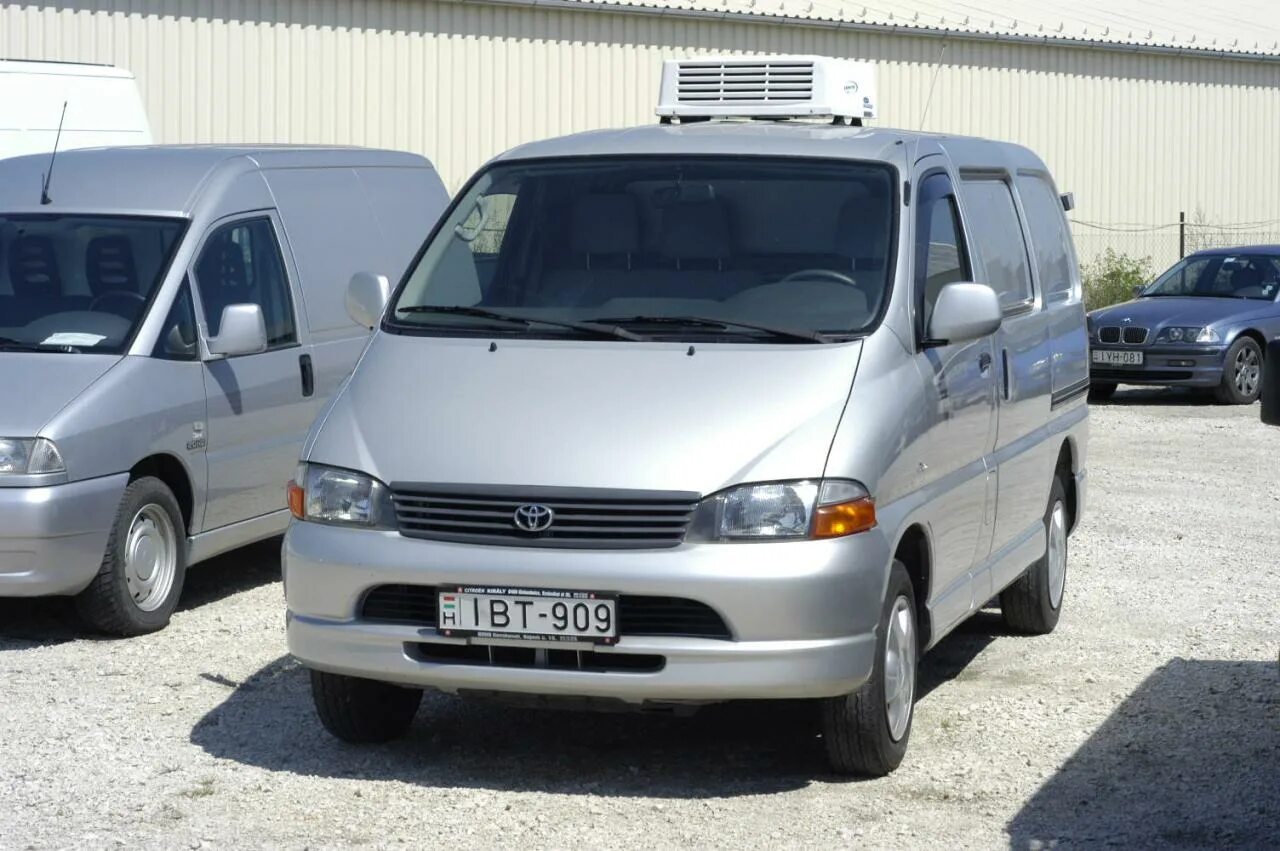 Автомобиль тойота хайс. Toyota hiace sbv. тойота хайс 2002 5 дверный. тойота хайс 5 поколение. toyota hiace 3 поколение.