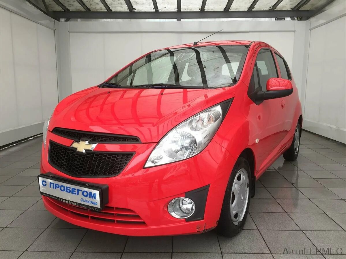 Спарк номер телефона. Шевроле Спарк красный. Chevrolet Spark 2014 хэтчбек красная. Шевроле Спарк 5 дверный. 4 Дверный Шевроле Спарк красный 2013.