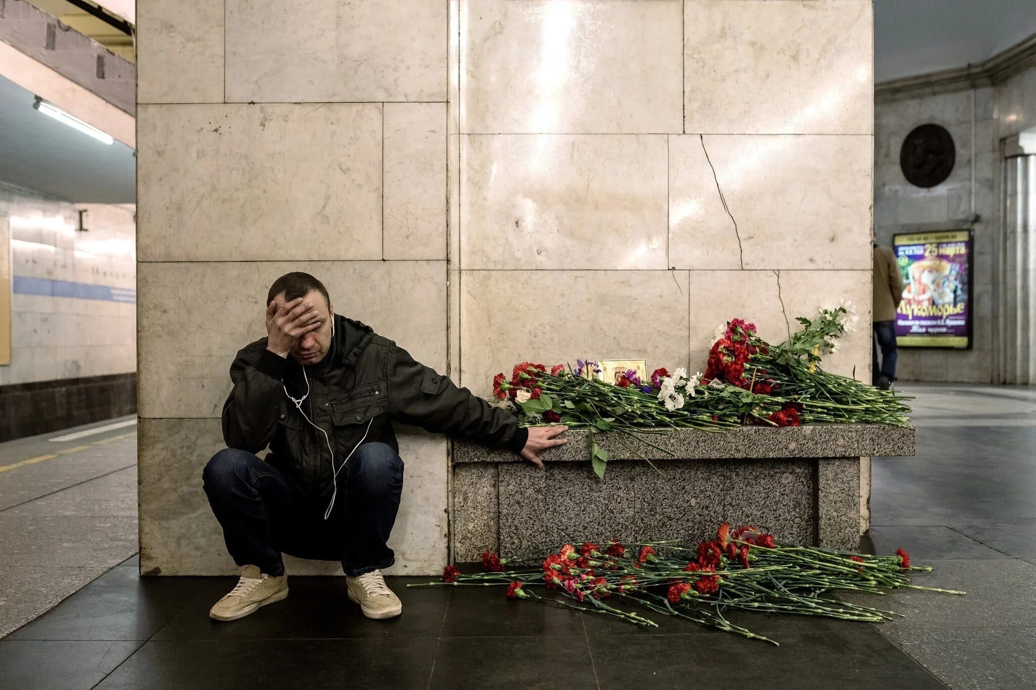 Теракт в метро технологический институт. 3 Апреля 2017 г. в Санкт-Петербурге, в метрополитене терракт. Теракт 3 апреля 2017 в Петербурге. Взрыв в метро в Санкт-Петербурге 3 апреля 2017 года.