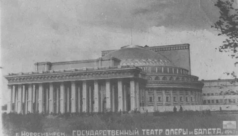 Дату открытия первого общедоступного оперного театра