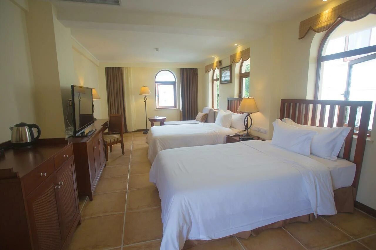 Sanya yuhuayuan seaview hotel 4*. Sanya yuhuayuan seaview hotel. Юхуань отель 5 санья. Yuhuayuan seaview hotel. Дадунхай отель санья.
