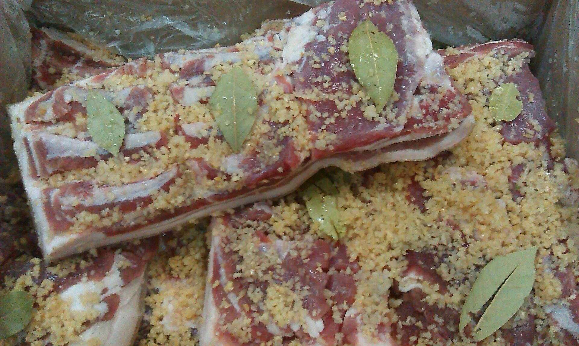 Можно в фарш добавлять соленое сало. Сало грудинка. сало с прослойкой мяса. приправа для сала. грудинка соленая.