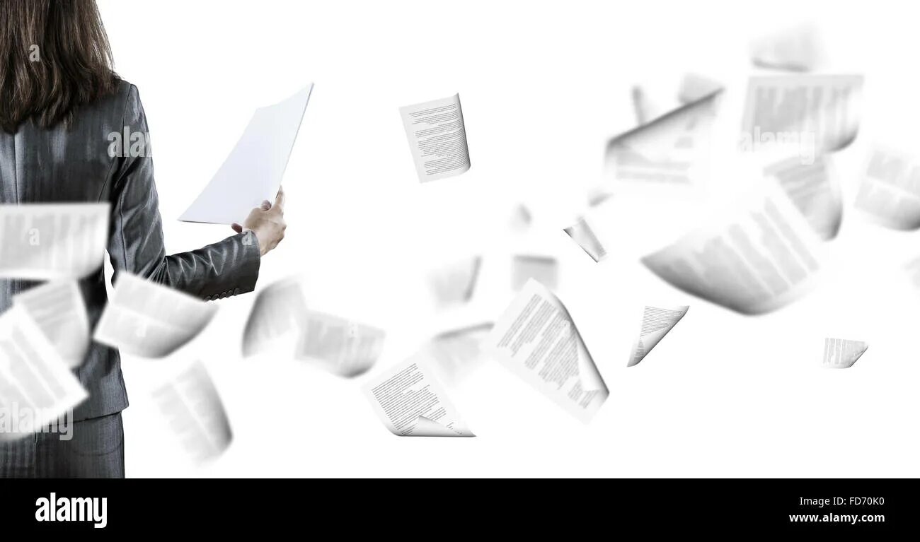 Бумага разлетается. Бумага летит. Листья летят. Бумага летит. Разлетающиеся листы бумаги.