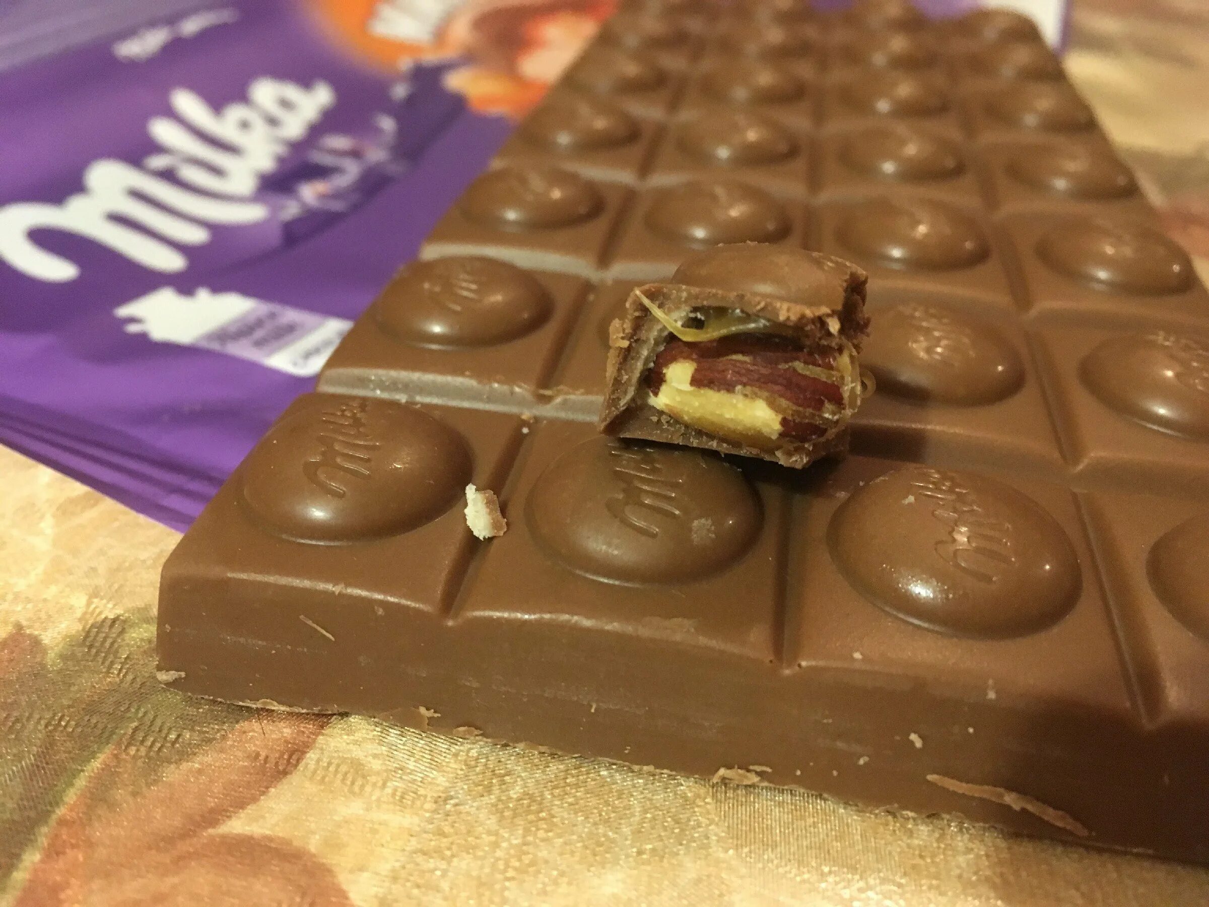 Большая шоколадка. Большая плитка шоколада. Огромная шоколадная плитка. Огромная плитка шоколада. Вкусный шоколад купить
