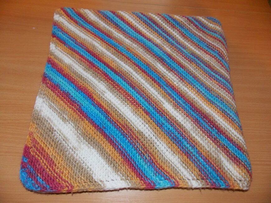 Плед крючком диагональ. Плед из секционной пряжи спицами. Плед крючком с угла. Плед крючком с угла. Плед от угла.