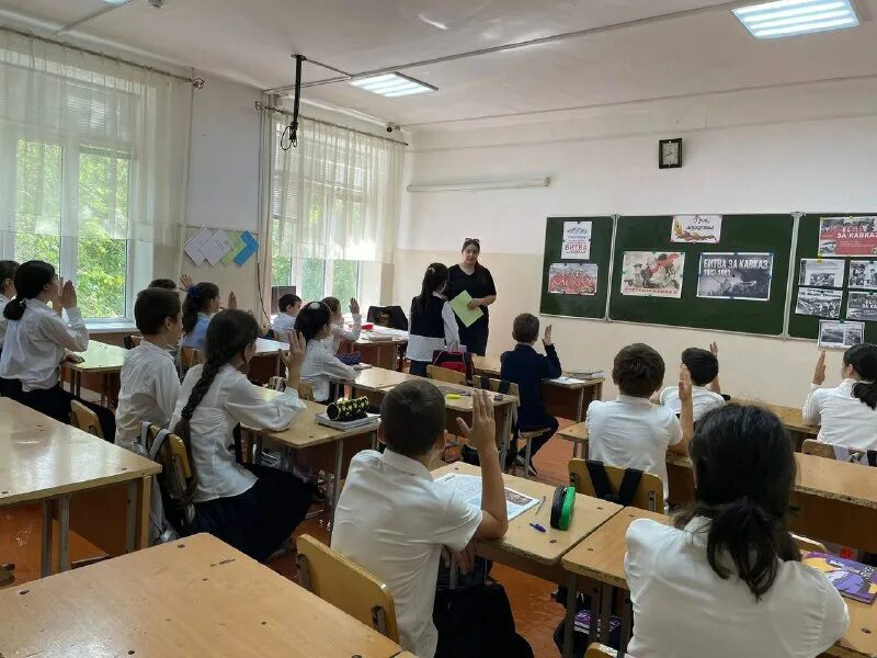 Директор 10 школы избербаш. 10 школа избербаш. 11 школа избербаш. Школа 10 избербаш. Избербаш.