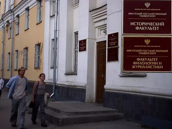 Университеты с факультетами истории. Harvard university выпускники. The university of queensland кампус. Истфак студенты спбгу. University of cambridge колледжи.