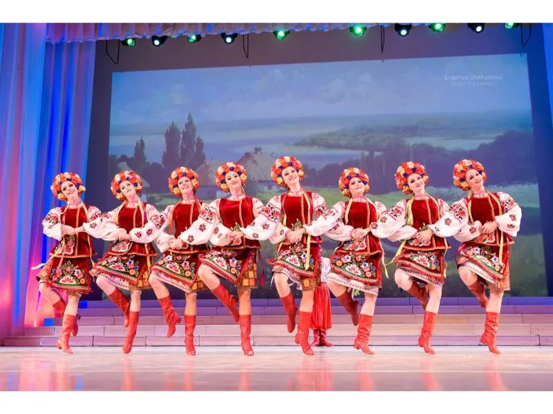 Ансамбль танца «енисейские зори» имени г. Эксперимент" ансамбль танца "енисейские зори" фото. Енисейские зори красноярск. Постановки в суриково. Енисейские зори ансамбль красноярск.