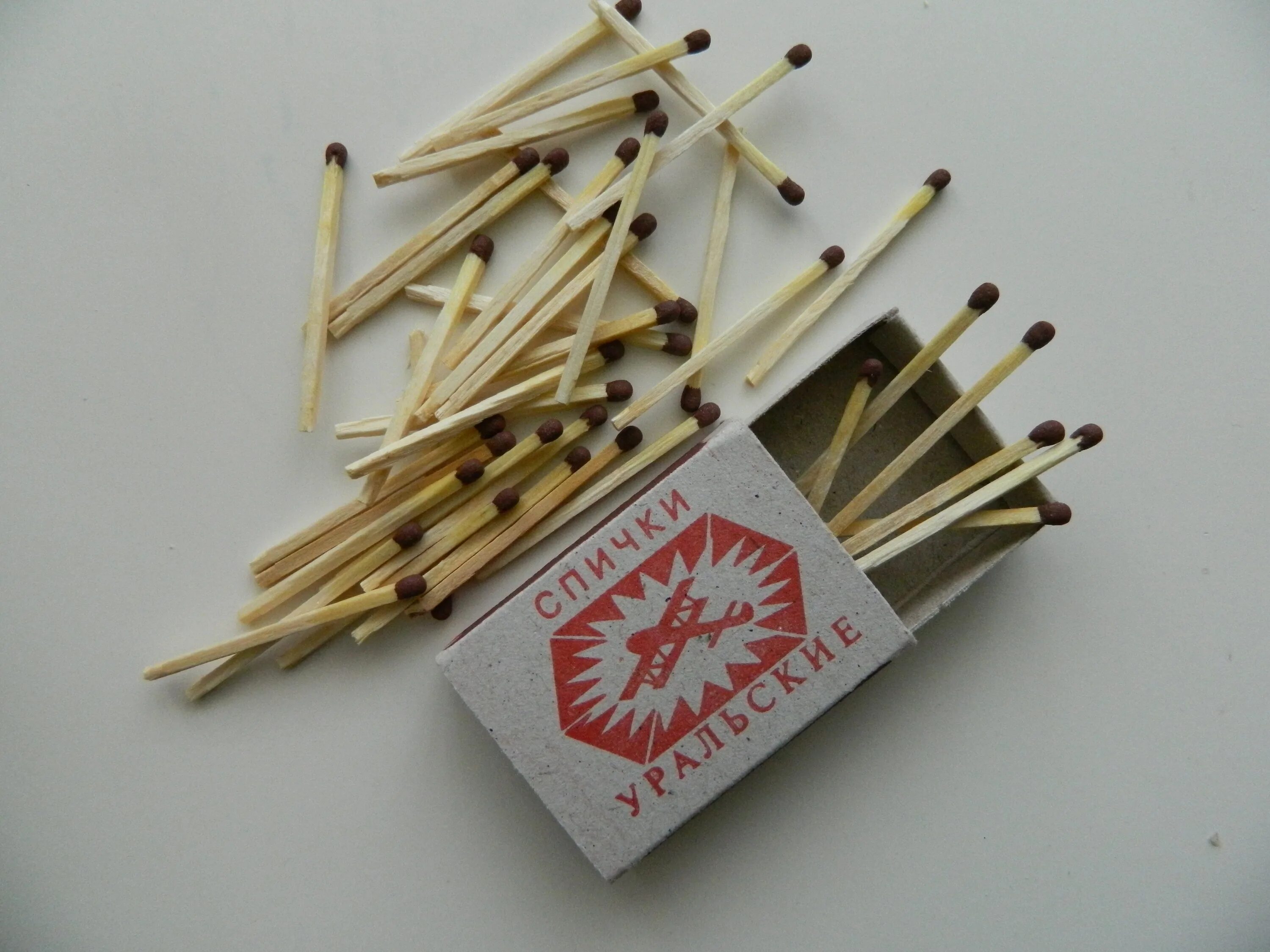 Спички. Сички. Поделки из спичек. Остатки спички. Цветные спички.