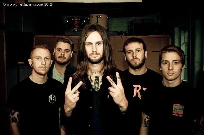 While she sleeps self hell. Группа while she Sleeps. Лоуренс Тейлор while she Sleeps. Вокалист while she Sleeps. While she Sleeps картинки.