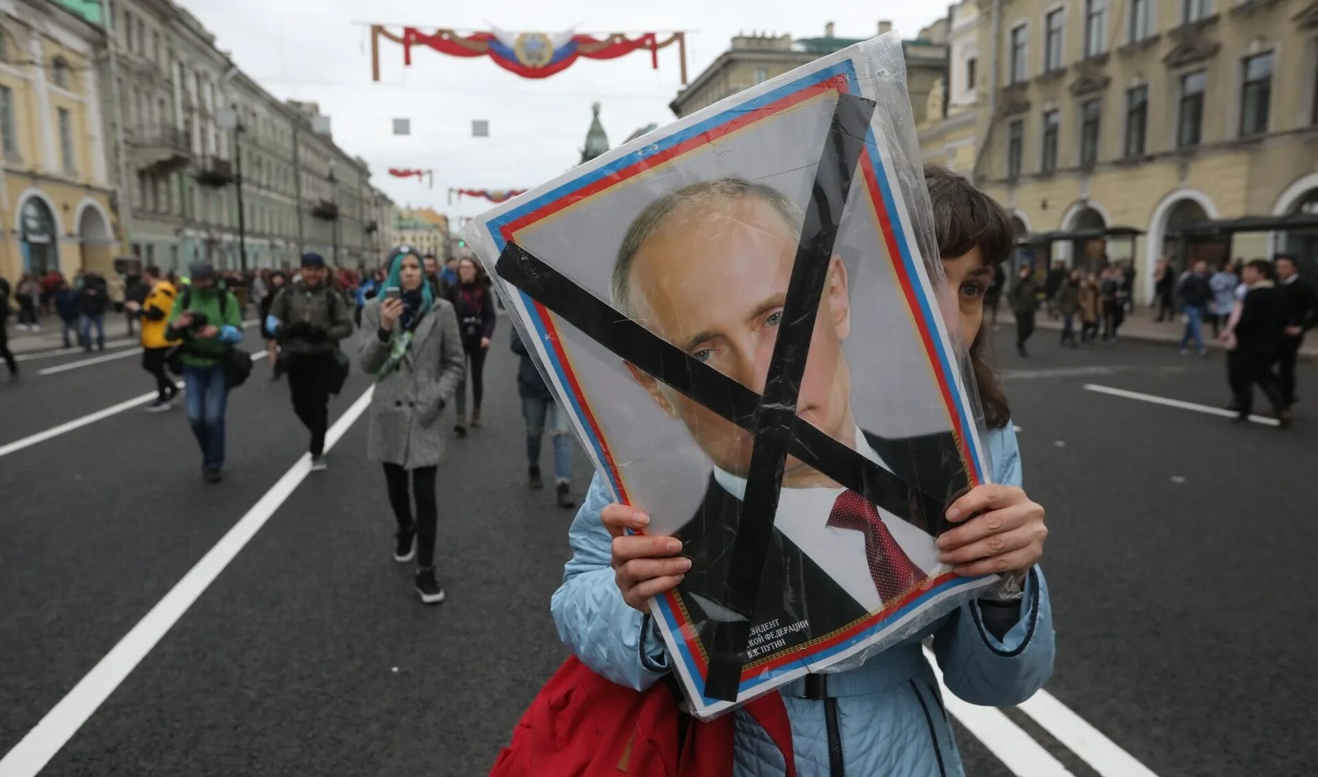 Парад против. Шествие в Петербурге. Митинг на Невском проспекте. Демонстрация на Невском проспекте. Шествие Петербург против.