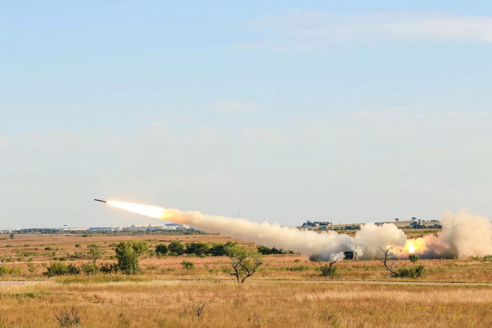 E firing. E firing. Falcon flare. Зенитный комплекс "тор-м2". A-400 flares.
