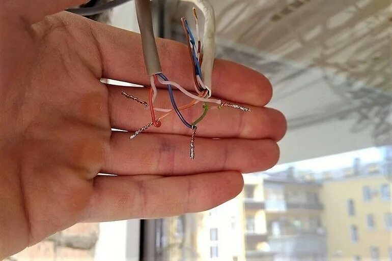 Скрутка rj45. Скрутка UTP кабеля. Скрутка витой пары. Скрутка проводов витая пара.