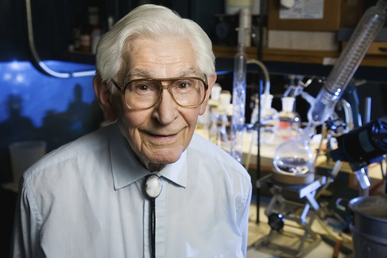 This scientist. This scientist. американские ученые. индус ученый. учёные.