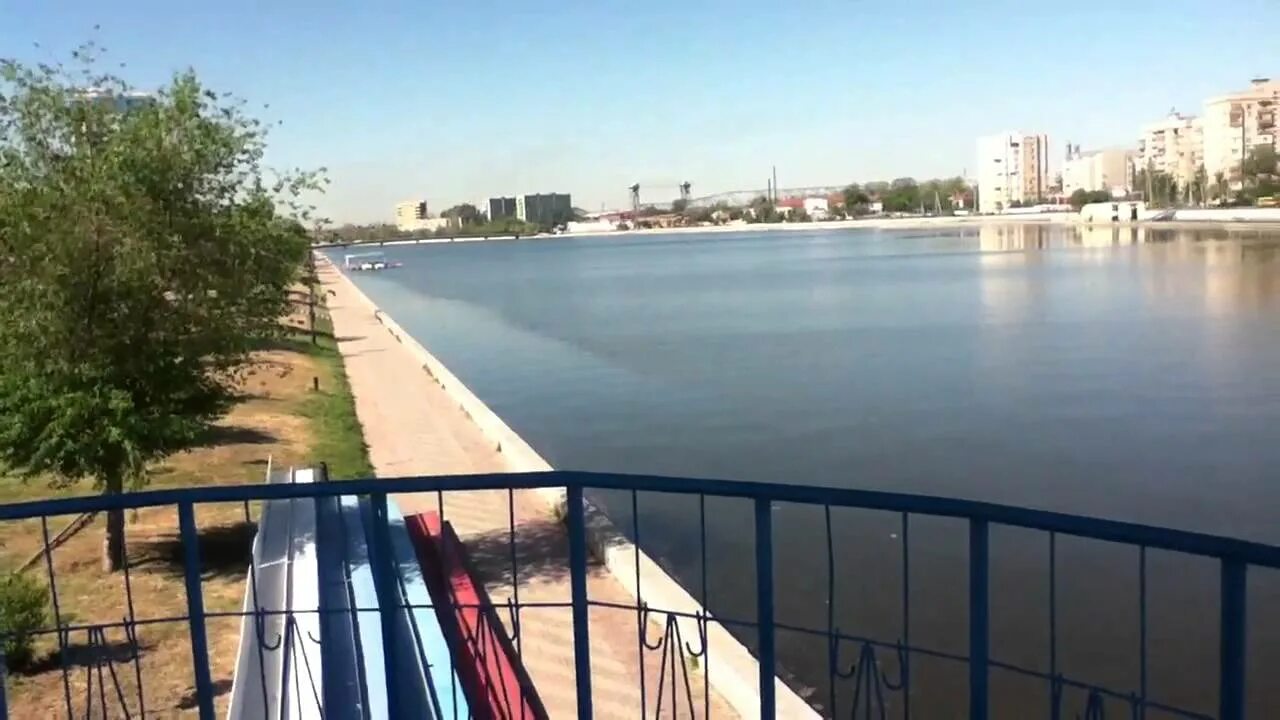 Набережная золотого затона. Набережная золотого затона. Ночная набережная астрахань. Золотой затон астрахань. Приволжский затон астрахань.