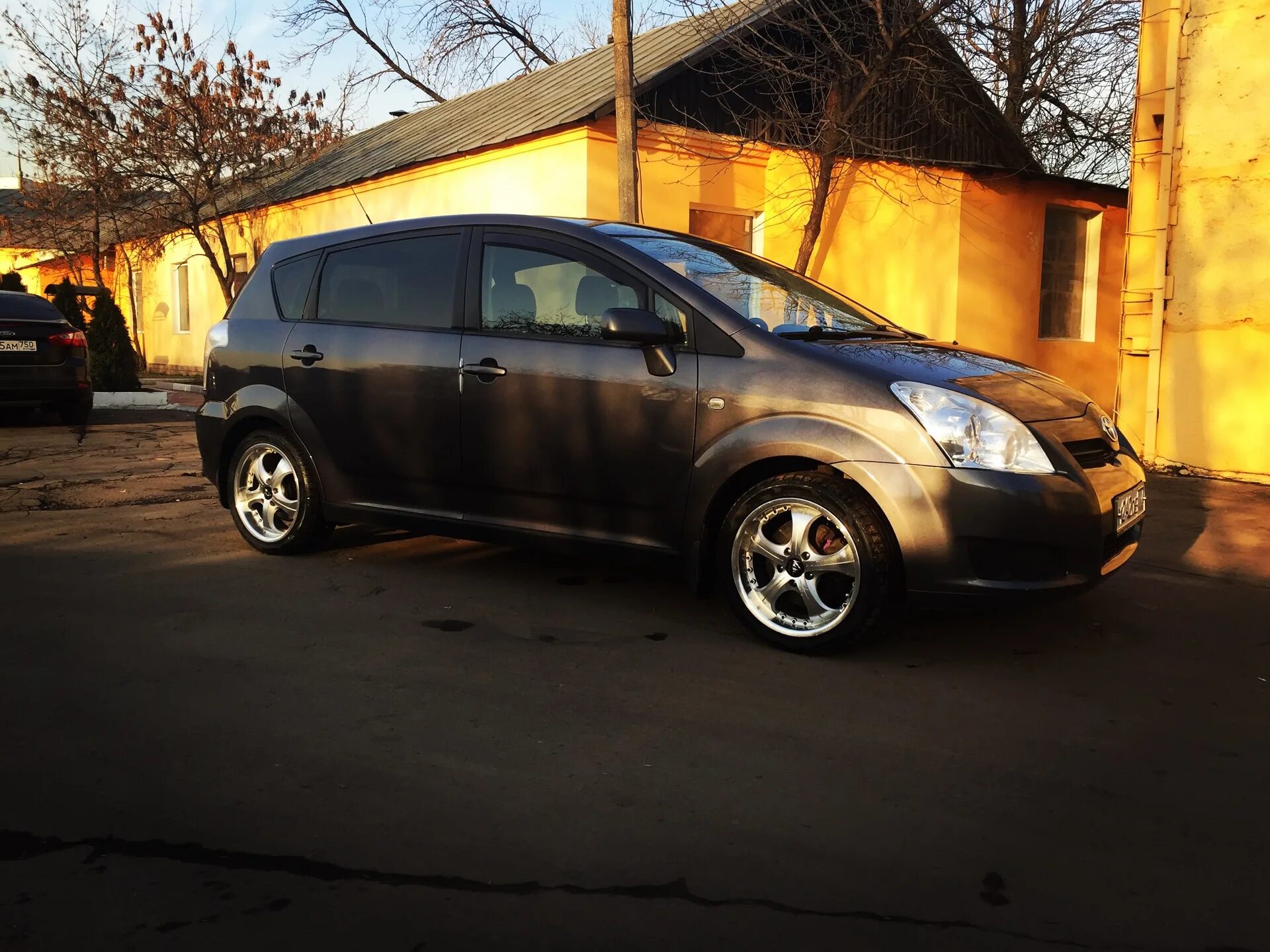 Тойота королла румион. Toyota tank диски. Шины тойота руми. Toyota rumion r16. Тойота руми 2022.