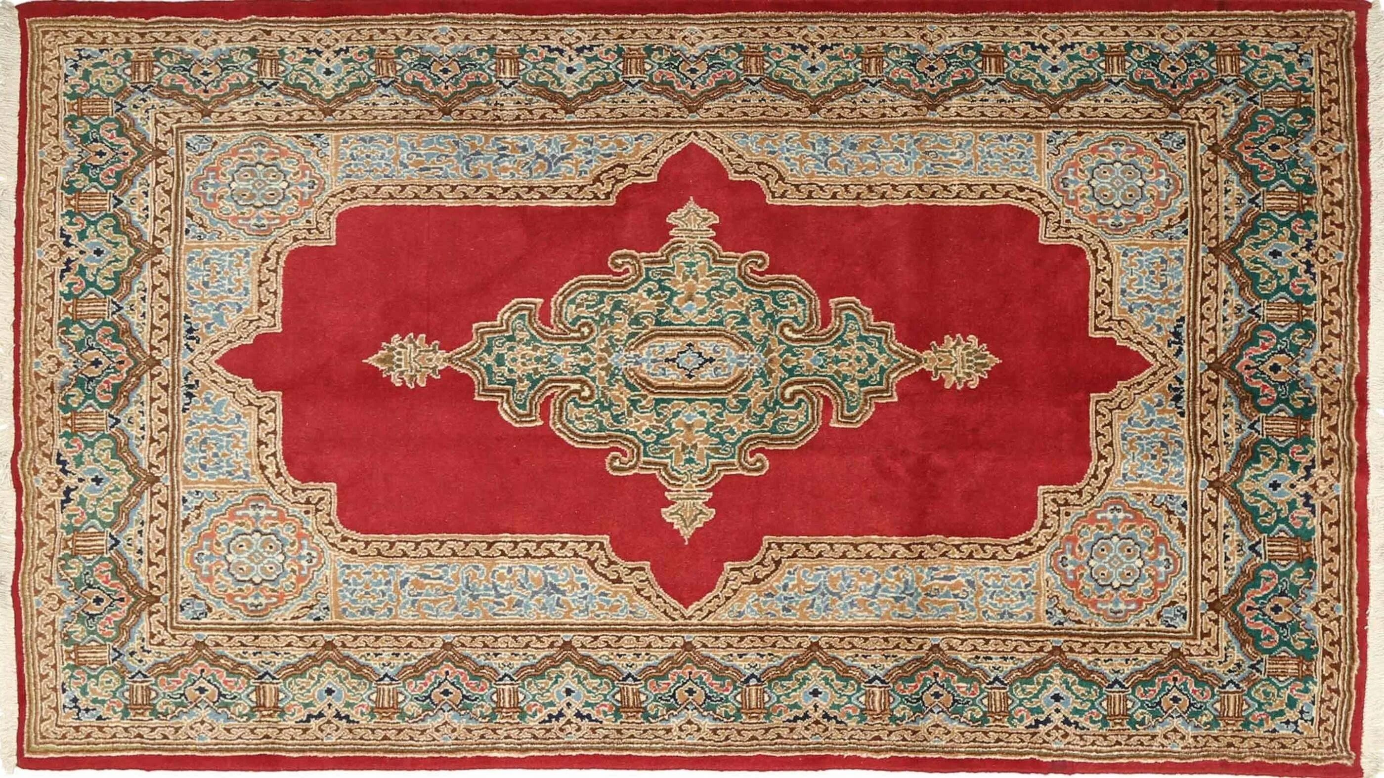 Ковер фон. Карабахские ковры орнамент азербайджана. Ковер на стене. Узор ковра. Персидский ковер на стене.