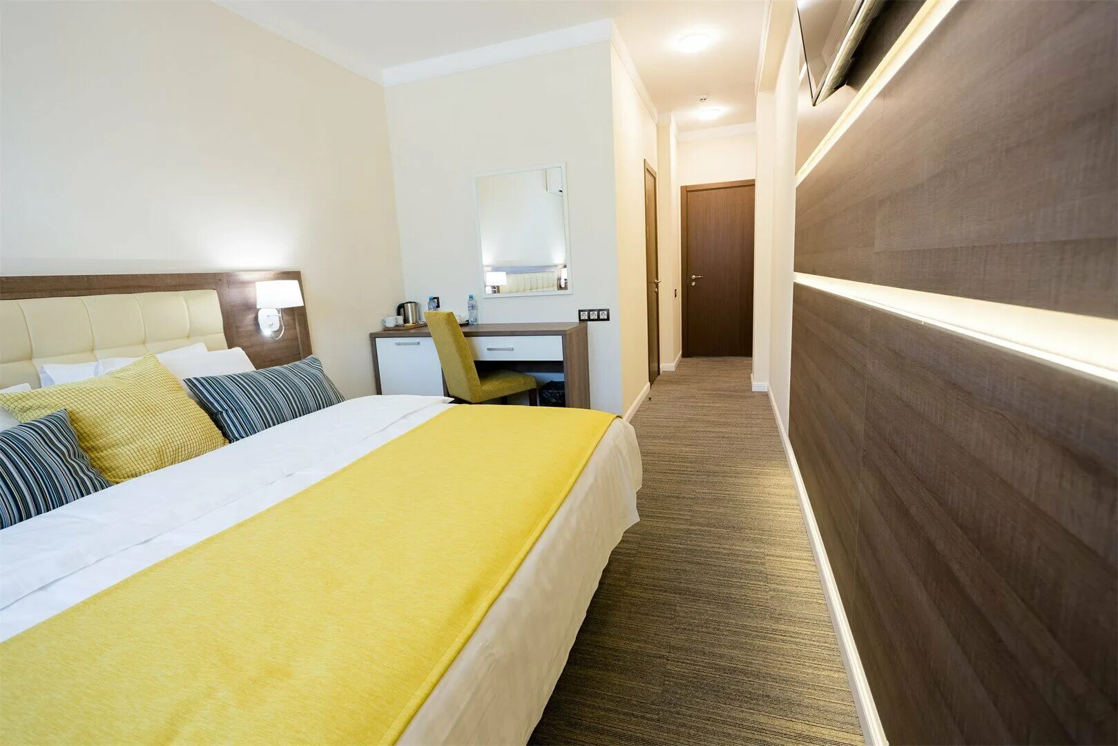 Гостиница луч тюмень. Отель луч москва. Гостиница луч москва. Гостиница красный луч. Отель аксай ростовская область на м4.