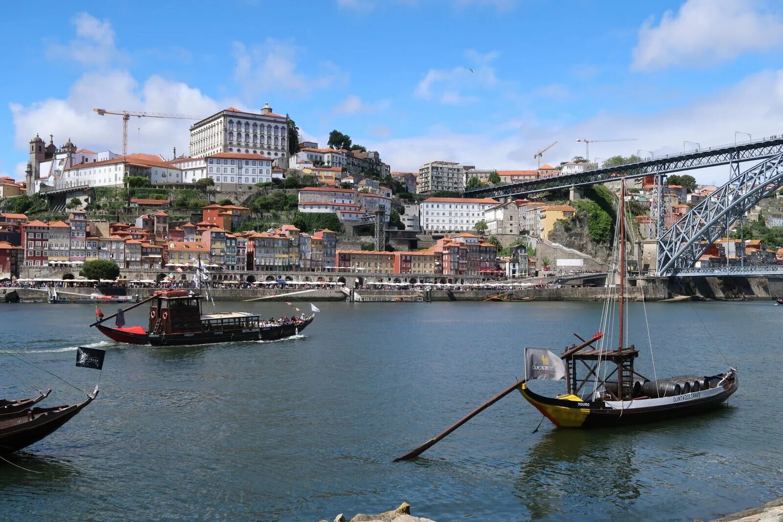 Douro River Porto. Порто набережная. Порт на реке. Река Доуро порту достопримечательности.