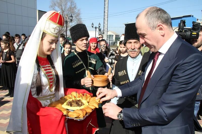Хабезский район кчр. Ливневые дожди сегодня в карачаево- черкесии. Столовая бесленей школа. Администрация хабезского района. Карачаево черкесская республика аул псаучье дахе абдоков.