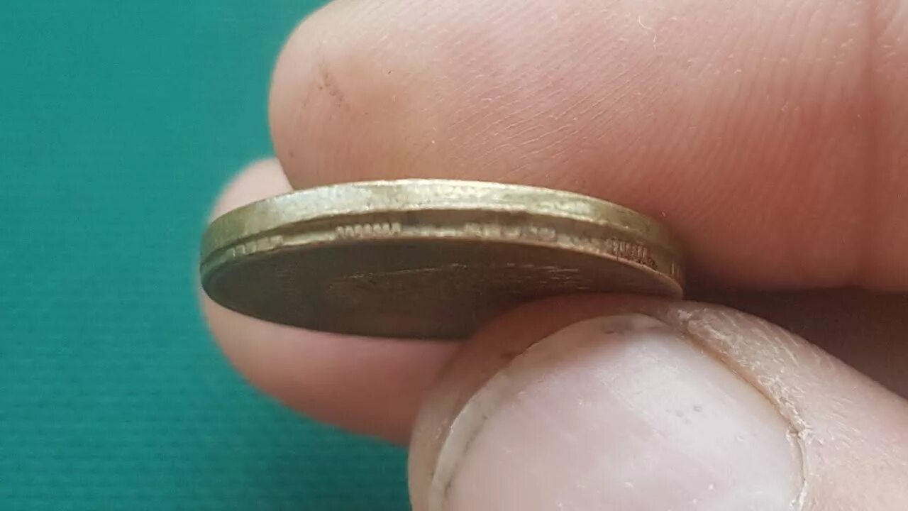 Гурт 10 рублей биметалл. Браки гуртов. Брак гурта на монете. Браки гуртов. Гурт гладкий и ребристый.