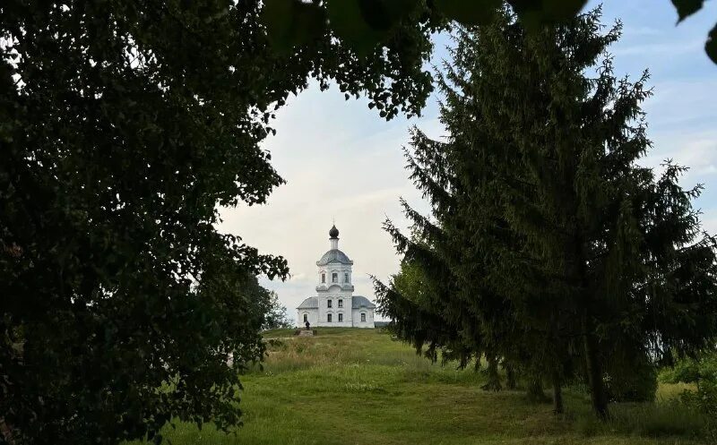Храм двенадцати апостолов в ховрино. Храм 12 апостолов рябикова. Церковь рождества пресвятой богородицы академгородок. Котлас храмы церкви. Храм двенадцати апостолов в ховрино.