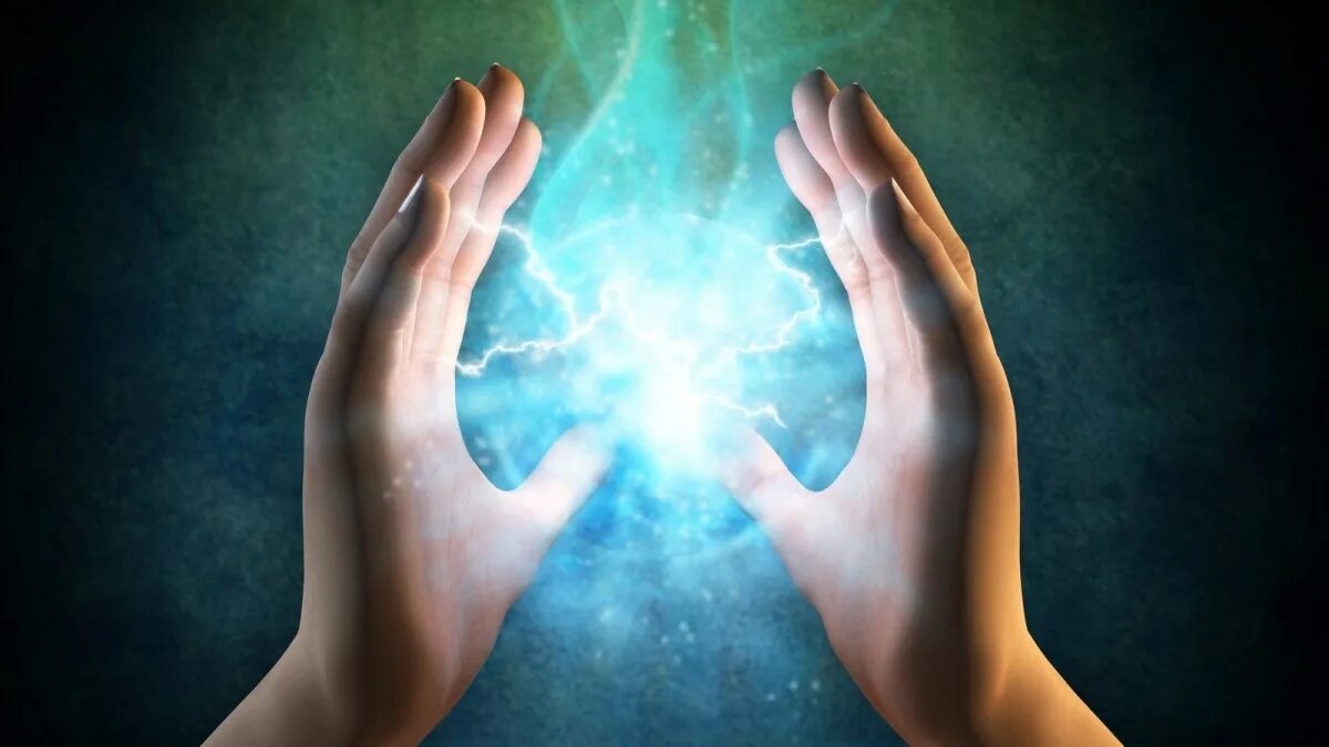 Неправильный способ использования исцеляющей. Использование магии исцеления не по назначению. Энергия в руках. Магия исцеления фэнтези. Магический шар в руках.