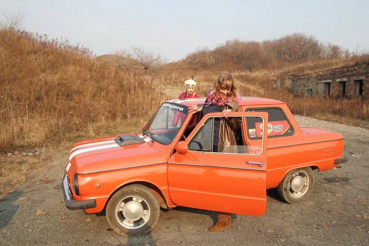 Фотки запорожца. Запорожец. запорожец семейная машина. за рулем запорожца. инженер на запорожец.
