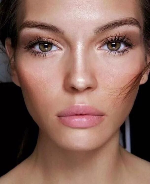 Эрин анфас. Карли клосс модель. Некрасивые брови. Саша лусс без макияжа. Luma grothe.