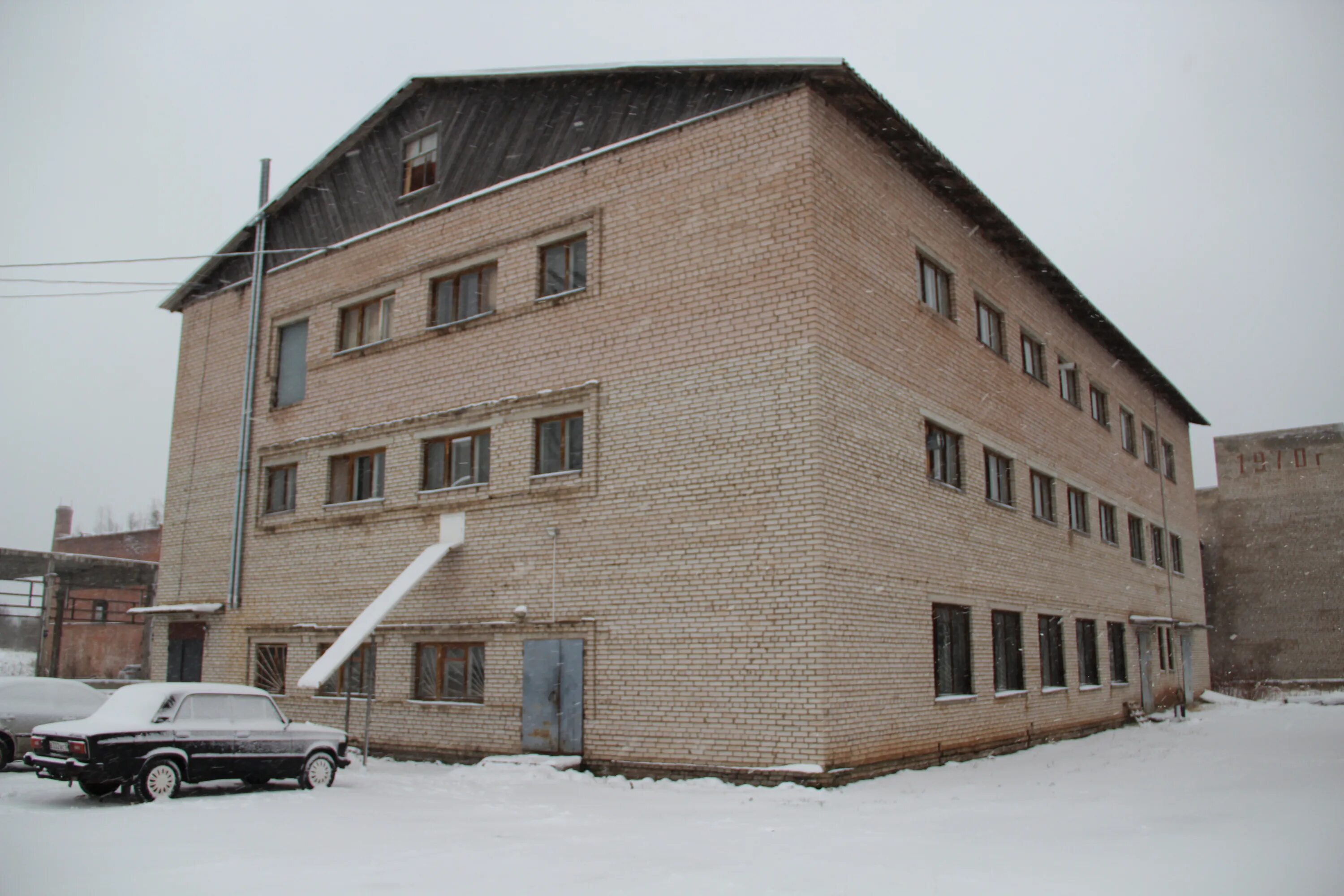 Фабричный переулок новосибирск. Новгородская область, пос. Крестцы, заводской пер. 20. Рабочий посёлок Крестцы. Крестцы заводской переулок 20 строение 3. Рабочий посёлок Крестцы Новгородская область.