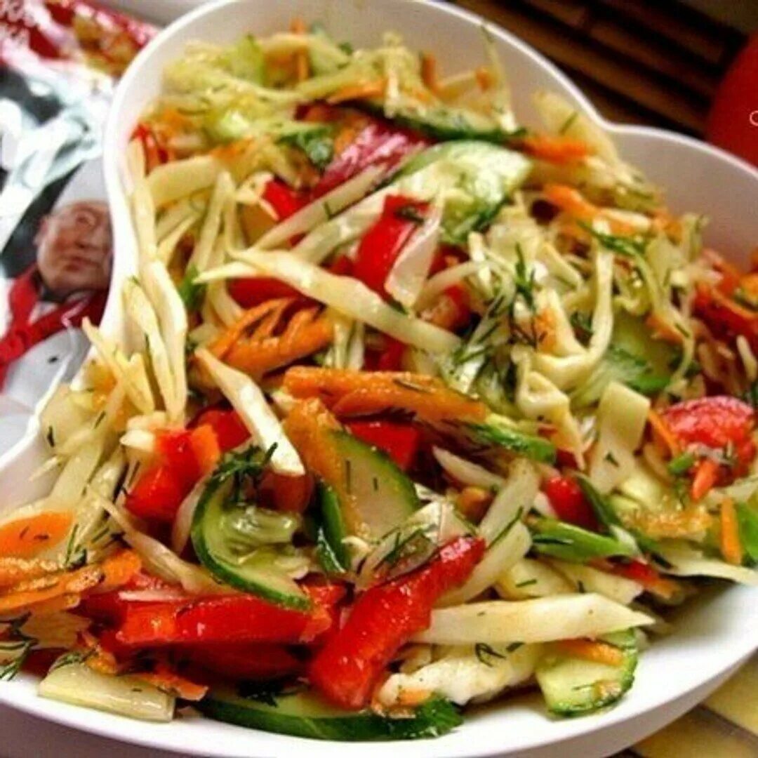 Салат с капустой и огурцом по корейски. Салат с капустой и морковью по-корейски. Корейский салат из капусты. Салат с капустой и огурцом по корейски. Салат с капустой и огурцом по корейски.