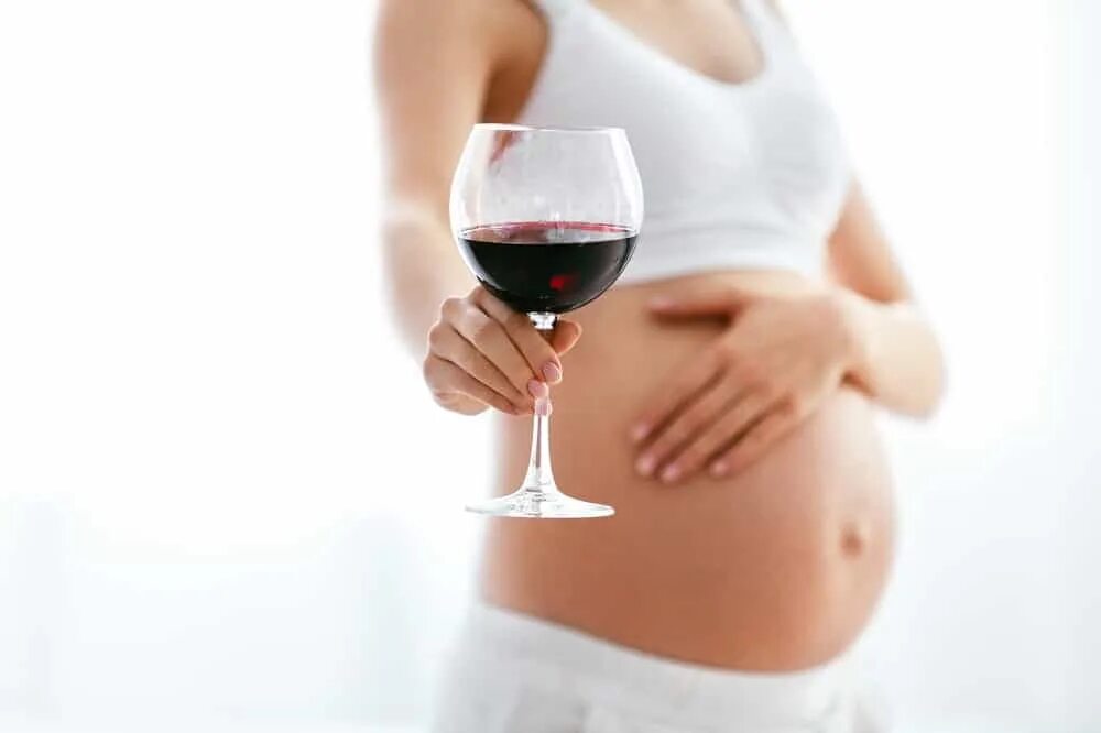 Пьющие беременные ем. Беременные и алкоголь. Алкоголь и беременность. Пьянство беременность.