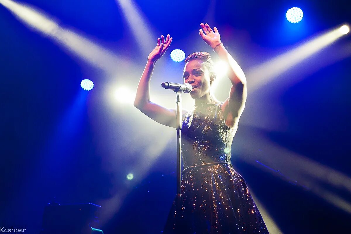 Concert sky. Skye & ross. Manda singer morcheeba. Запись выступления sky. Афиша концерта кавер клаба.