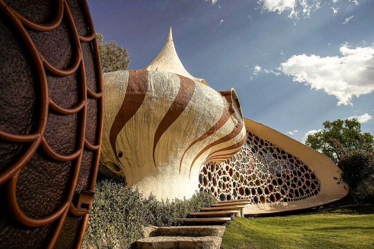 Природный стиль в архитектуре. Наутилус наукальпан мексика архитектор хавьер сеносиан. Дом - черепаха в пустыне гоби, монголия (ресторан). Богатству природных форм. Бионика в архитектуре.