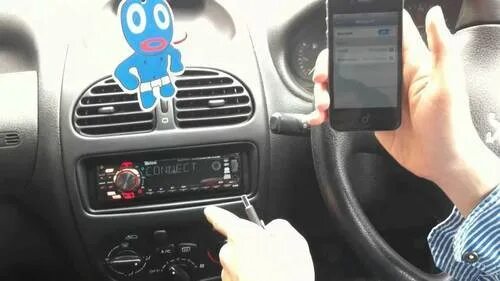 Подключить айфон к магнитоле через usb. Аукс через usb в машине. Аукс в магнитофон. Смартфон и авто. Шнур для подключения телефона к магнитоле в машине.