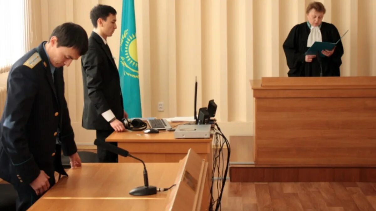 Обвинитель в судебном процессе